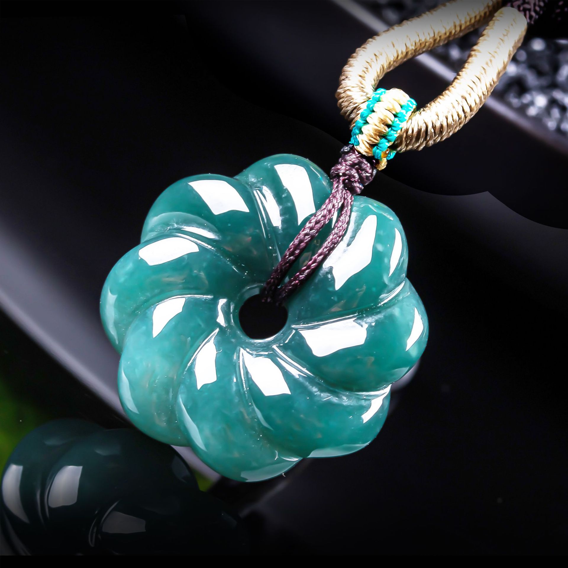 قلادة زهرة من اليشم البورمي ال - مراجعة Luxury Gifts Jewelry & Watches Namfleg Mostar وسعره